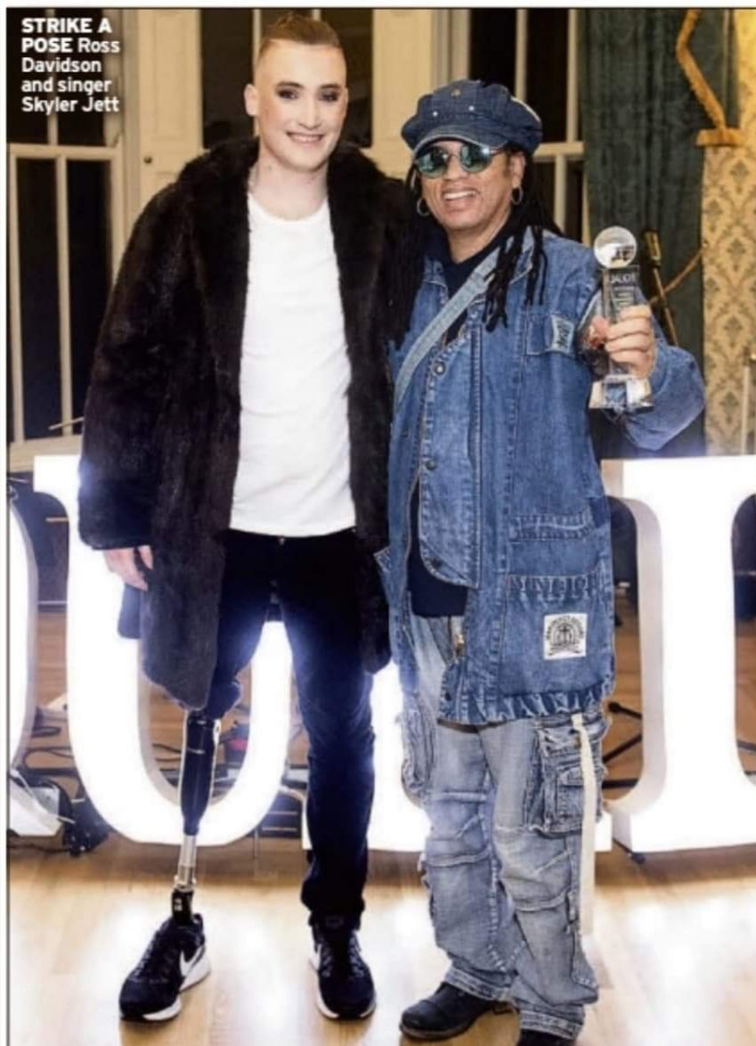 debbiefennella's tweet photo. Congratulations #JeanJacketDesigns for your awesome article in #DailyMirror with inspirational amazing #SkylerJett #Celebrity #Commodores #Singer #BAFW Shelley Rodgers &amp; Kieran Sherry CEO of #EqualMagazine  #BelfastCastle #BAFW #Fashionshow loved #Modelling for you! Thank you.. https://t.co/EYqIZeK5NC