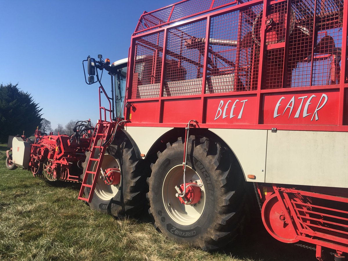 BNourissonpro's tweet photo. Le #télégonflage se développe ! Il est de plus en plus courant dans les exploitations #agricoles. La preuve avec cette Vervaet remise à neuve et équipée des derniers IF800/70 R38 CFO+ Cerexbib 2 @MichelinAgriFR et ce T.8 @NewHollandAG en #Axiobib https://t.co/lQ0jJRL1LA