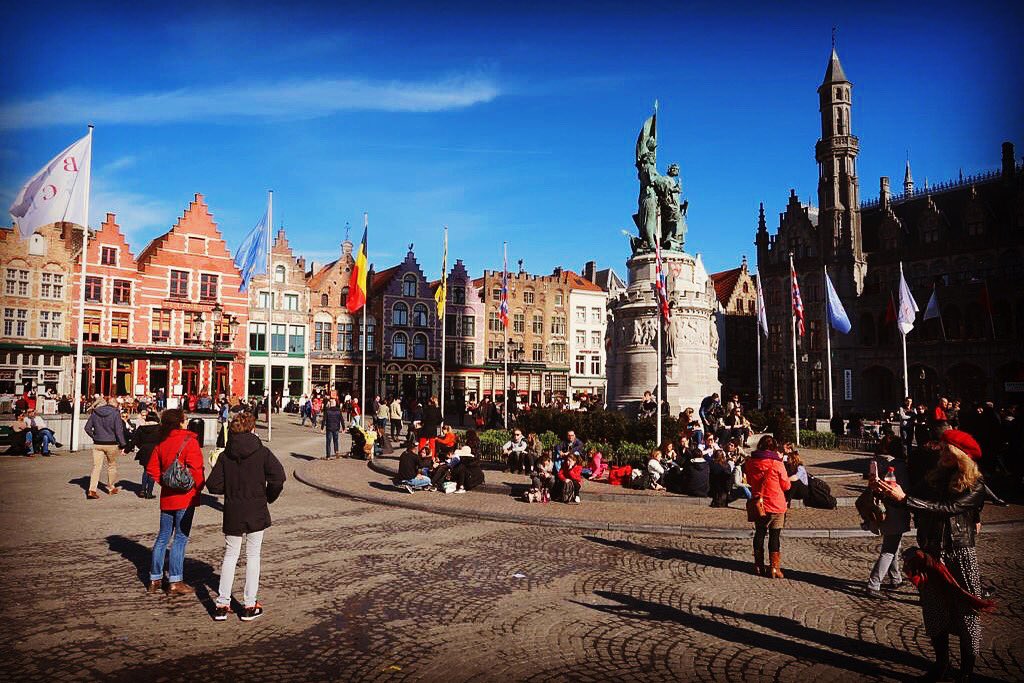 MJ_Jasinski's tweet photo. Brugge is an amazing, romantic and picturesque place! ♥️ My 2nd visit there & I’m absolutely in awe again 😘🥰 Called “The Venice of the North” for a reason! Must-do when in #Belgium🇧🇪 👌😍
Have you been⁉️#movingisliving #livewithpassion #brugge https://t.co/IXi12e45al