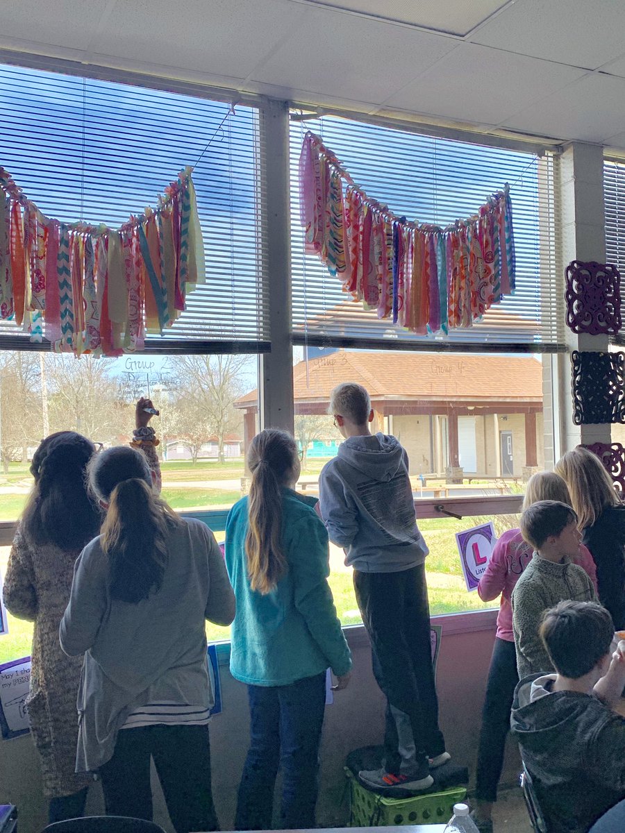 dicus_mrs's tweet photo. For our algebra practice today, we created t-charts with real-life examples of independent and dependent variables. I’m always amazed at what these kiddos can do when given free range of imagination! #thinkleadsucceed #windowwriting @CISWildcats https://t.co/Jq12CDdZe0
