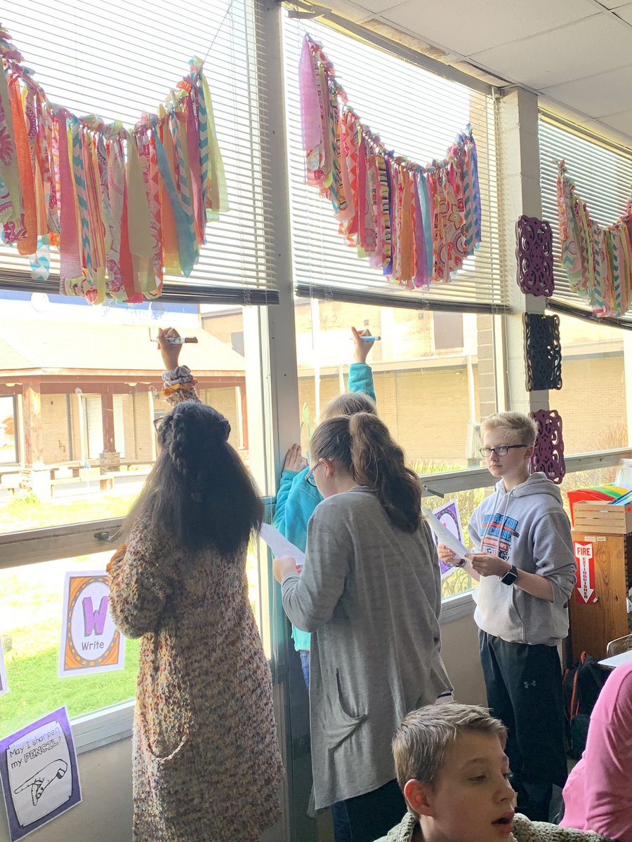 dicus_mrs's tweet photo. For our algebra practice today, we created t-charts with real-life examples of independent and dependent variables. I’m always amazed at what these kiddos can do when given free range of imagination! #thinkleadsucceed #windowwriting @CISWildcats https://t.co/Jq12CDdZe0