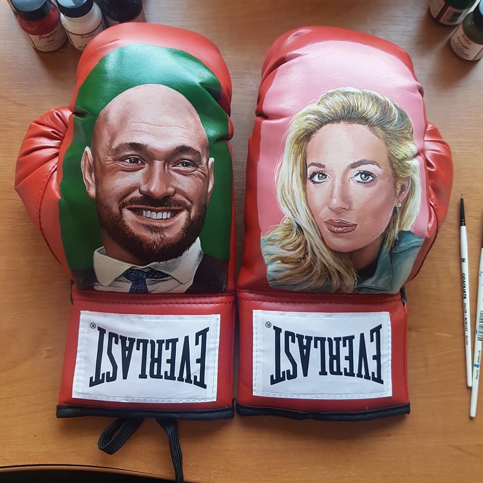 jonarton's tweet photo. Got to meet the one and only @Tyson_Fury last night. He signed my huge drawing which sold for charity. Gifted him a couple of gloves I hand painted with him and his wife on @parisfury1  #boxing #britishboxing https://t.co/4CH0jXAhZP