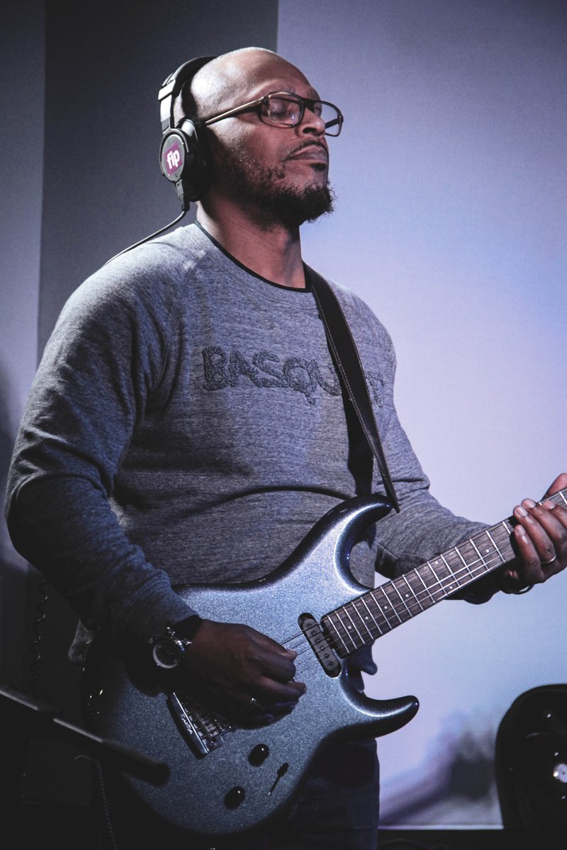 📻 ON AIR : Inlassablement, le Professeur Inlassable reprend une session au #ClubJazzafip dans la galaxie <a href="/BibiTanga/">BibiTanga</a> &amp; les Selenites. 💋 #Kiss 
🎸🥁🎹  fip.fr/player