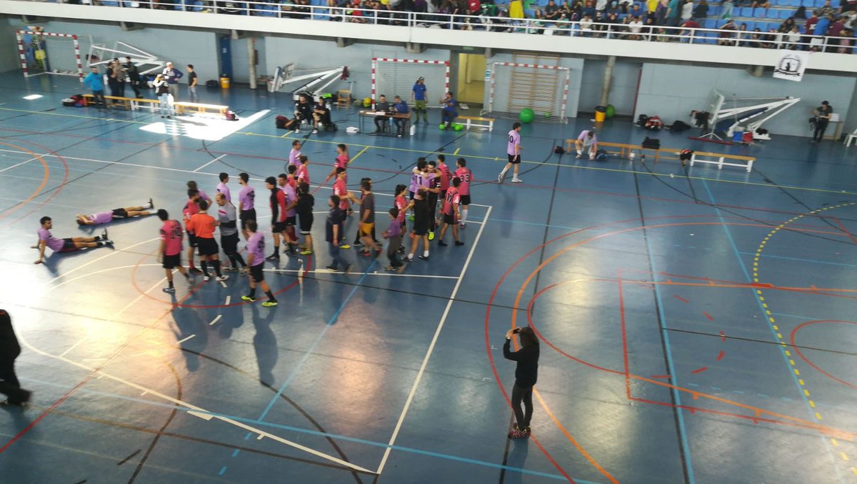 El cap de setmana ha estat intens a #Berga. La celebració del 18è Torneig casteller de futbol ha aplegat més de 1.000 participants d’un cinquanta de colles. La final la van jugar la <a href="/CollaVella/">Colla Vella dels Xiquets de Valls</a> i els <a href="/Minyons/">Minyons de Terrassa</a> de #Terrassa.
revistacastells.cat/2019/02/dies-d…
#castellers