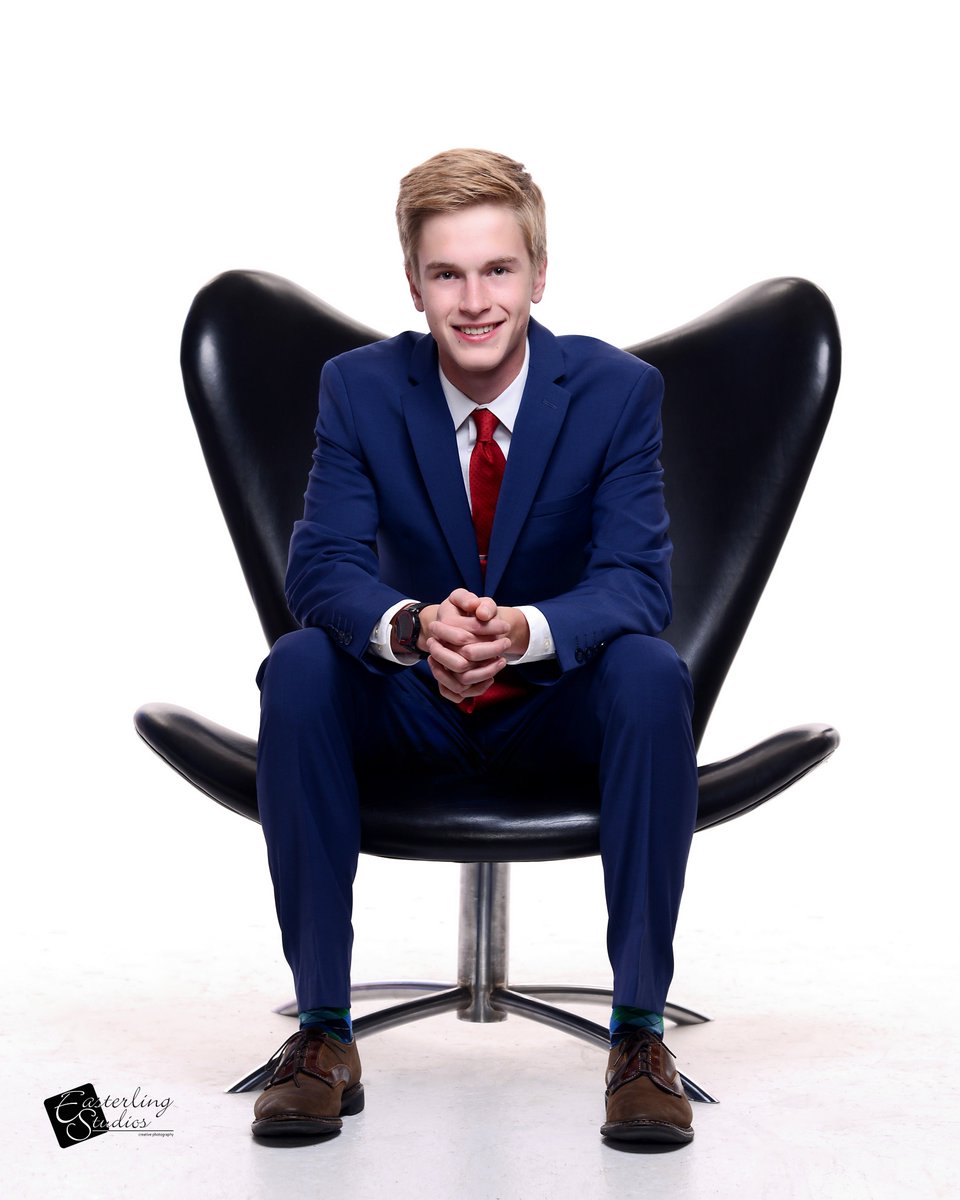 _Easterling_'s tweet photo. Matthew is looking so fresh and professional in that suit! // Chaminade Julienne Catholic High School, Class of 2019. https://t.co/hEyVIVvTlH