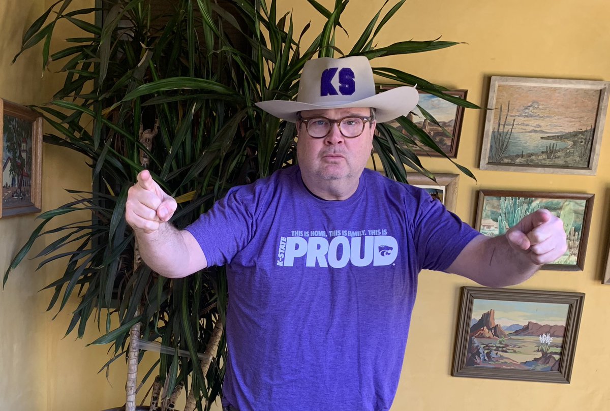 ericstonestreet's tweet photo. I love my @Kstate
family! And you have the chance to help even more students be apart of it. Donate what you can to @KStateProud today! Oh and also, there’s a basketball game on tonight. 
https://t.co/6FyqiwsXu1 https://t.co/kRAZRxcuKe