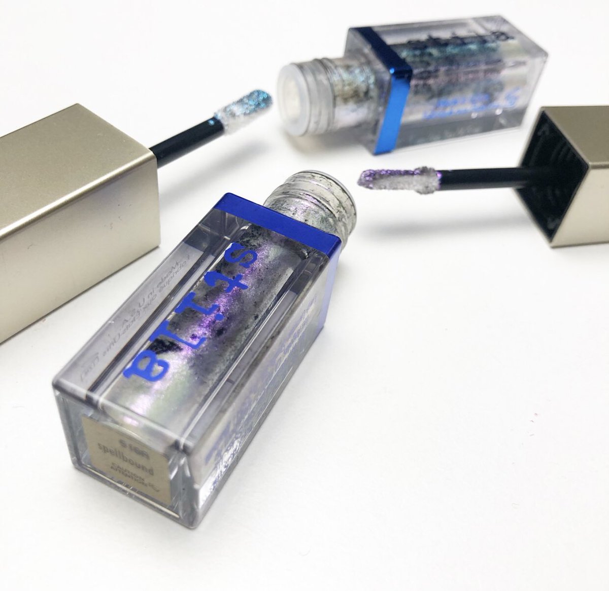 Our Shade Mystère Liquid Eye Shadows are pure magic. 🌈🔮 ✨
bit.ly/2RPEhxN