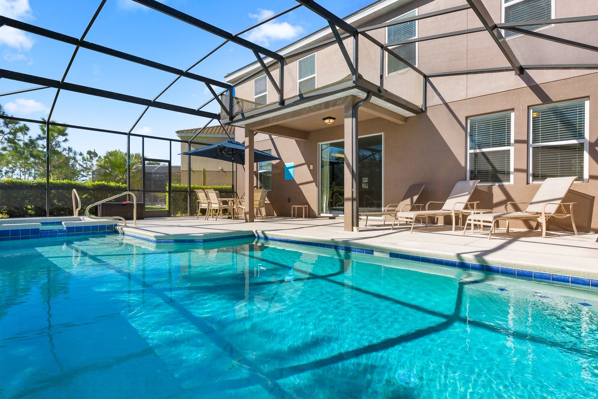 SolaraResortFL's tweet photo. Looking where to spend this year's vacation? Check out Solterra Comfort 😍

This home sleeps 12 guest and has 6 bedrooms and has 3 and a half baths.

View more pictures here:
https://t.co/NT0Bos0CbS https://t.co/St0lt7JABj