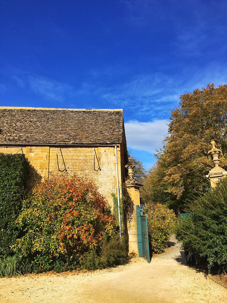 CultureCotswold's tweet photo. Today at Hidcote @HidcoteNT @nationaltrust #HidcoteManorGarden #Hidcote
β’
π· Photo by @CultureCotswold = us
β’
π #Cotswolds AONB
β’
π¬π§ #cotswold #uk_enthusiasts #building #nationaltrust #hidcotemanor #spring #visitthecotswolds #countryside #cotswolds #cotswolds_culture https://t.co/qo0AXtzgJg