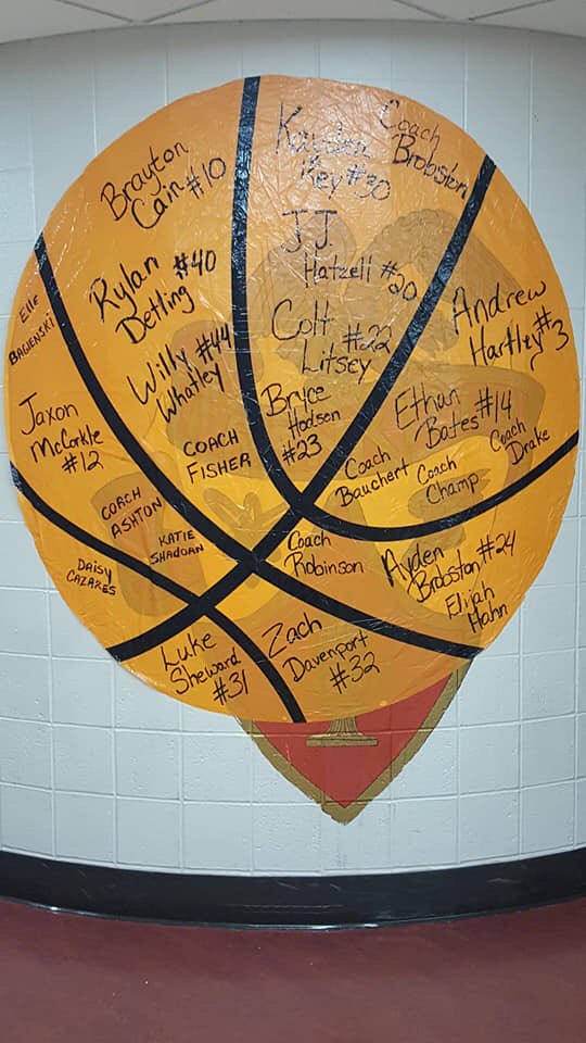 FranktonCheer's tweet image. It’s finally #SectionalWeek! The school is decorated and ready for an exciting week. Thank you to the awesome @Franktonbball moms and family members for decorating with us last night, you all did a great job! Now let’s go get the win Eagles! 

❤️🦅📣🏀