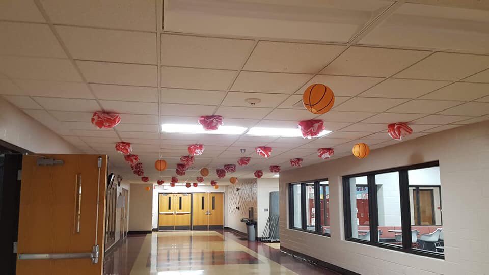 FranktonCheer's tweet image. It’s finally #SectionalWeek! The school is decorated and ready for an exciting week. Thank you to the awesome @Franktonbball moms and family members for decorating with us last night, you all did a great job! Now let’s go get the win Eagles! 

❤️🦅📣🏀