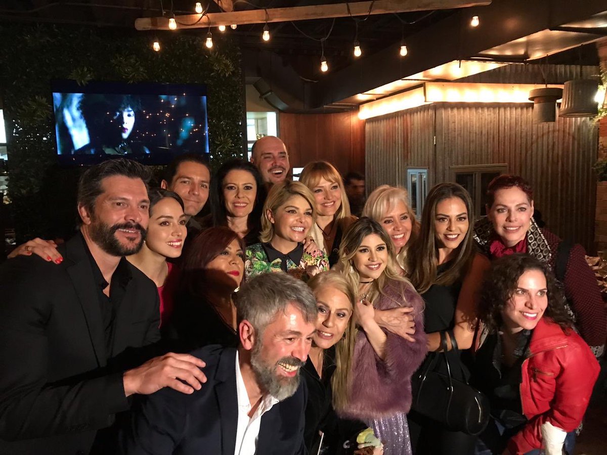 Así vivimos ayer el primer capítulo de <a href="/SilviaBioSerie/">Silvia Pinal Frente a ti 💋</a> No se la pierdan por <a href="/Canal_Estrellas/">Las Estrellas</a> 😄🎉