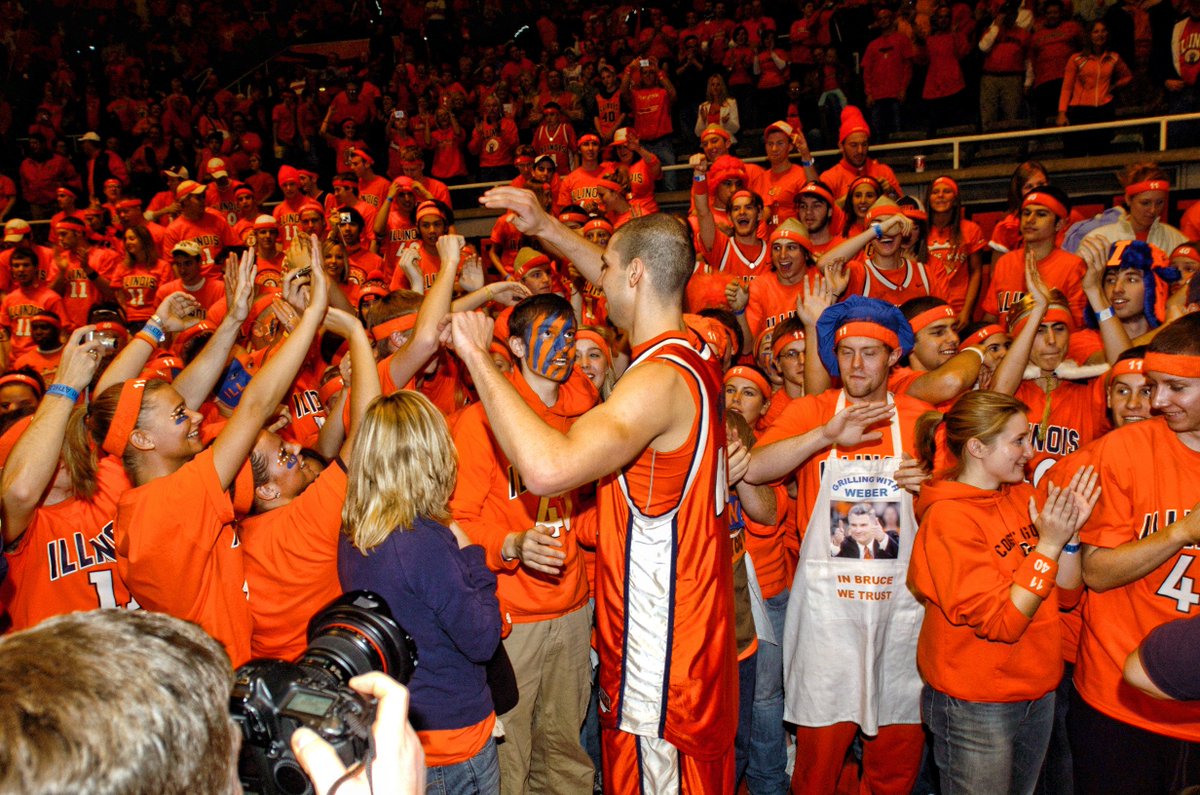 IlliniMBB's tweet image. On this date in 2006, the two winningest players in Illinois basketball  history played their final home game, a 71-59 win over Iowa.

1️⃣1️⃣4️⃣ wins
✊ @deebrown11 
✊ James Augustine

#Illini x #EveryDayGuys 🔶🔷