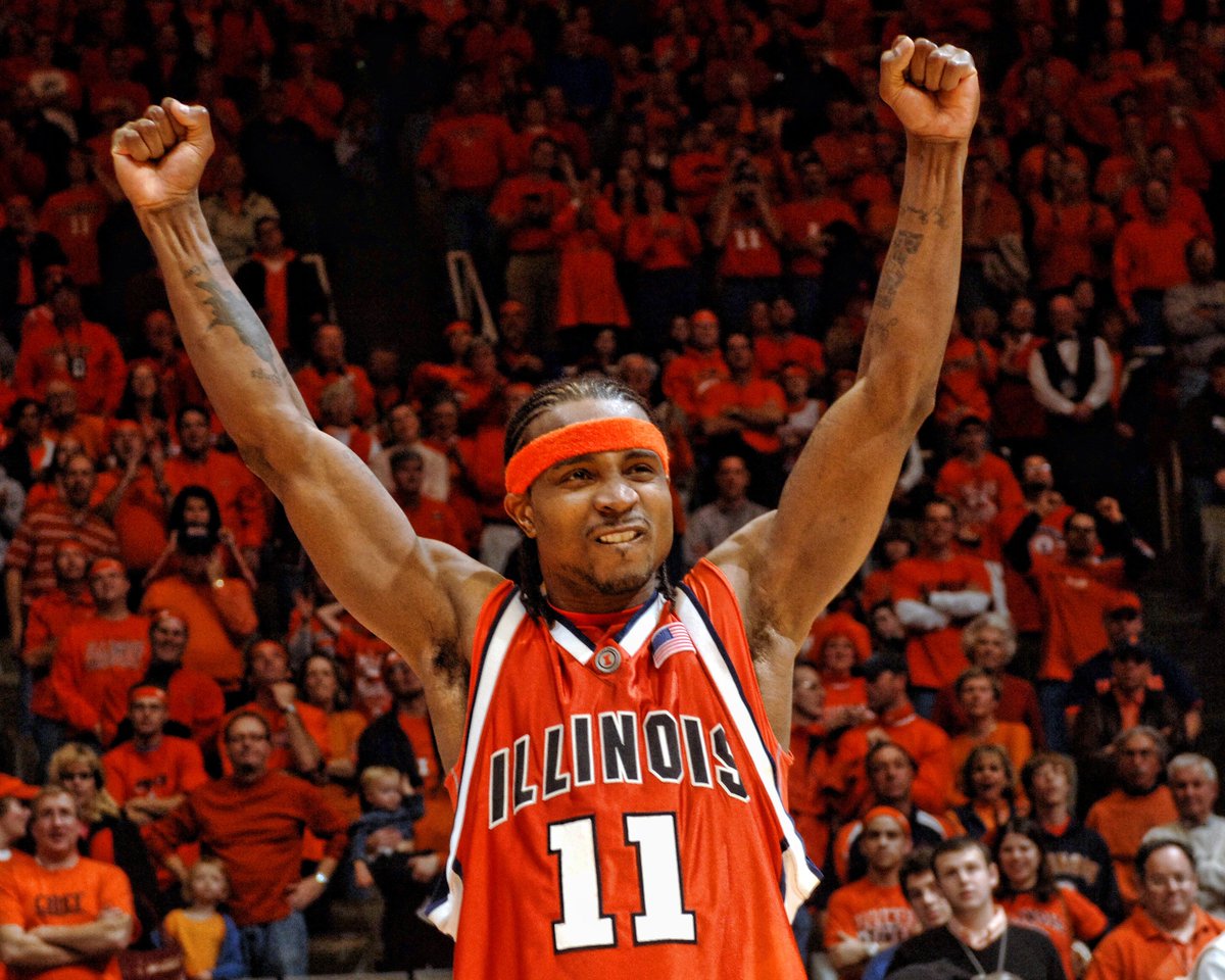 IlliniMBB's tweet image. On this date in 2006, the two winningest players in Illinois basketball  history played their final home game, a 71-59 win over Iowa.

1️⃣1️⃣4️⃣ wins
✊ @deebrown11 
✊ James Augustine

#Illini x #EveryDayGuys 🔶🔷
