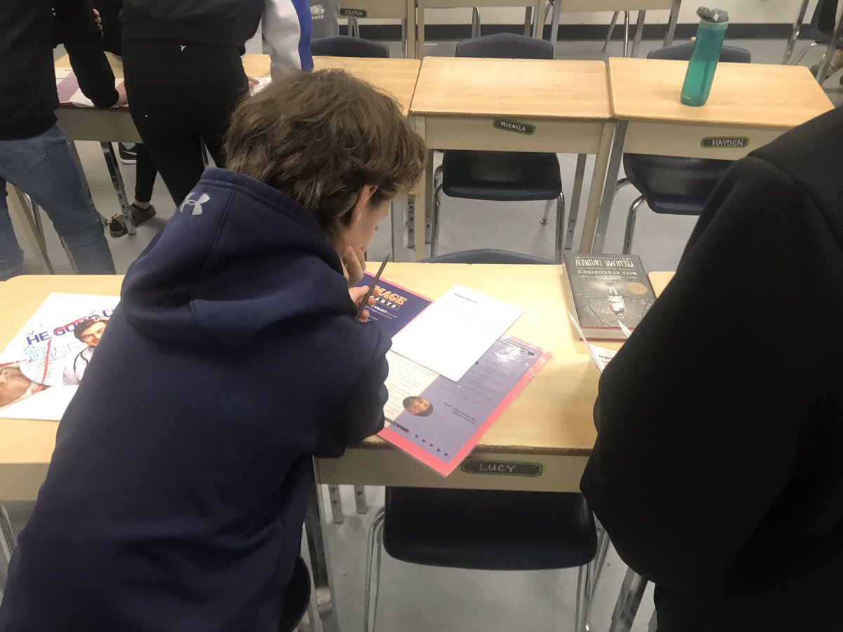 Mr_H_Teacher's tweet image. #MultipleIntelligence with #Gr7 @OxbowPS 
#LostUnit #LitTVDSB  #Literacy #SmartOptions