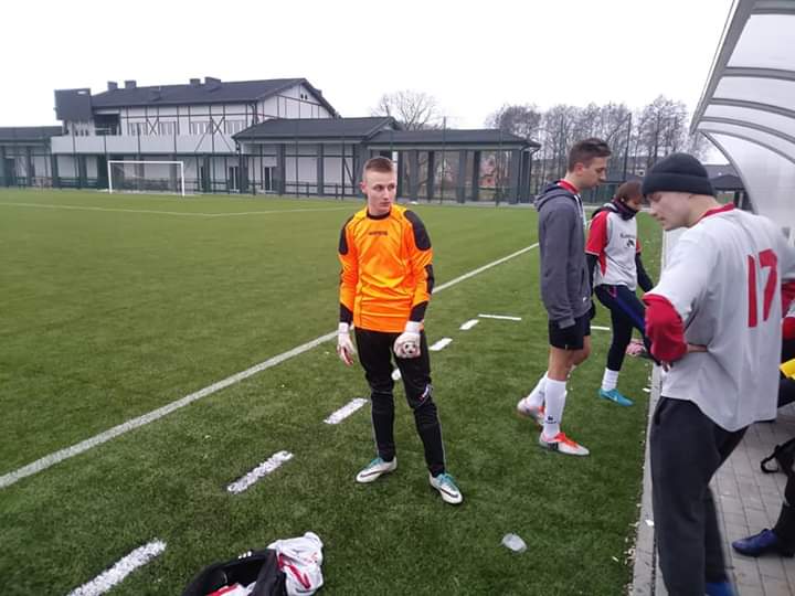 kowal010's tweet photo. Zajebiste nowe boisko i wysoko wygrano #CKlasa https://t.co/vQXXmxx9ZE