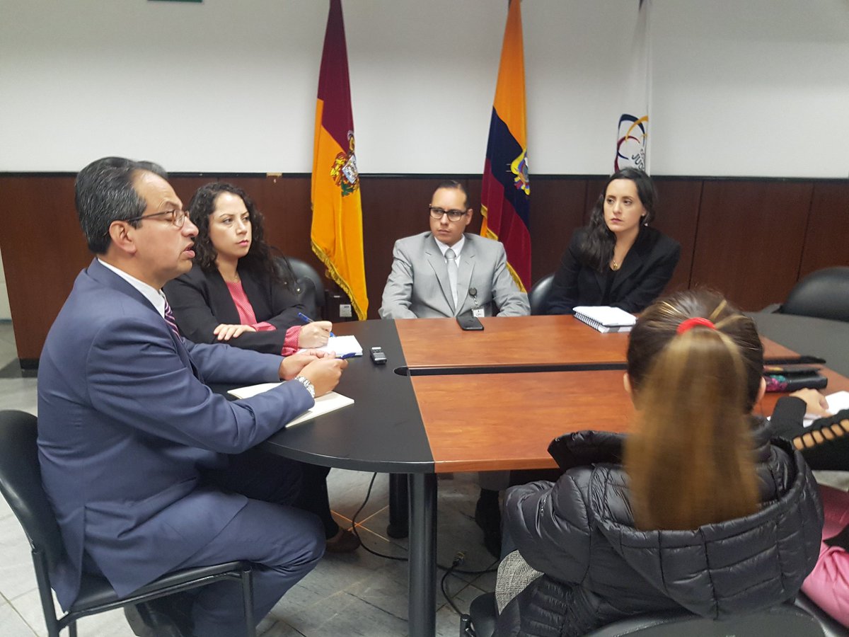 AzuayCJ's tweet photo. ⭕ #AHORA | El Pdte. de la Corte Prov. de Justicia de #Azuay, #PabloValverde; los coordinadores de la Unidad Penal, de Familia y de Violencia contra los miembros del núcleo familiar, adoptan medidas que permiten una atención ágil e inmediata en el punto de Flagrancia de #Cuenca https://t.co/JTDxHFjd0H