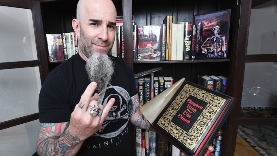 MetalHammer's tweet photo. .@Anthrax guitarist Scott Ian takes us inside his insanely rare Stephen King collection
https://t.co/xB6HlxDj7G https://t.co/vTy0B3YDuM