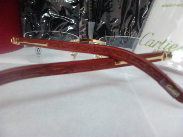 نظارة كارتير طبية 
نظارة كارتير طبية فريملس جديدة بالمحتويات بالعلبة و الجراب و المنديل و كيس جراب اضافى و كتالوج - صناعة فرنسية - تصلح لاى وجه بالتحكم فى العدسات بالرقم السريال و بالوجو ماركة كارتير المحفورعليها 
Price 500 EGP
01225753218