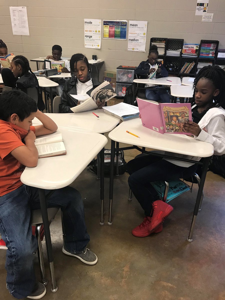 Mrs. Blackmon's 5th grade Readers!! <a href="/BhamCitySchools/">Birmingham City Schools🎓</a> #datewithabookchallenge