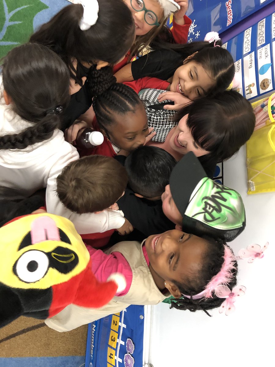 KellyBrinton's tweet photo. Thank you councilwoman Kate. We were so happy to have you read us a story today. @rbpsEAGLES https://t.co/ybzWmTUJB5