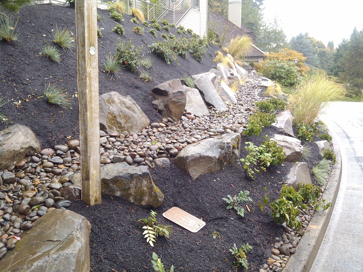 LandscapeEW's tweet image. A top priority is to consider where the water will flow—what direction does the water run when it rains? Then we’ll evaluate the ability of the soil and landscaping to absorb water. #LandscapeTips #LandscapeTricks #Landscaping #OutdoorLiving #LivingOutside #Portland #Oregon #PDX
