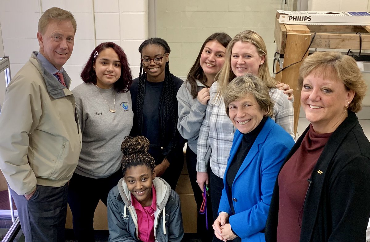 AFTCT's tweet image. Tour of #PrinceTech w/nat&apos;l @AFTUnion prez @RWeingarten &amp;amp; #AFTCT prez @Hochadel_Jan provides @GovNedLamont opp&apos;y to hear 1st-hand from @SVFTUnion members #WorkingTogether w/@CTTechHS admin to provide 21st century #CareerTechEd for students. #CTEMonth @AFT_PE @AFTTeach @EducateCT