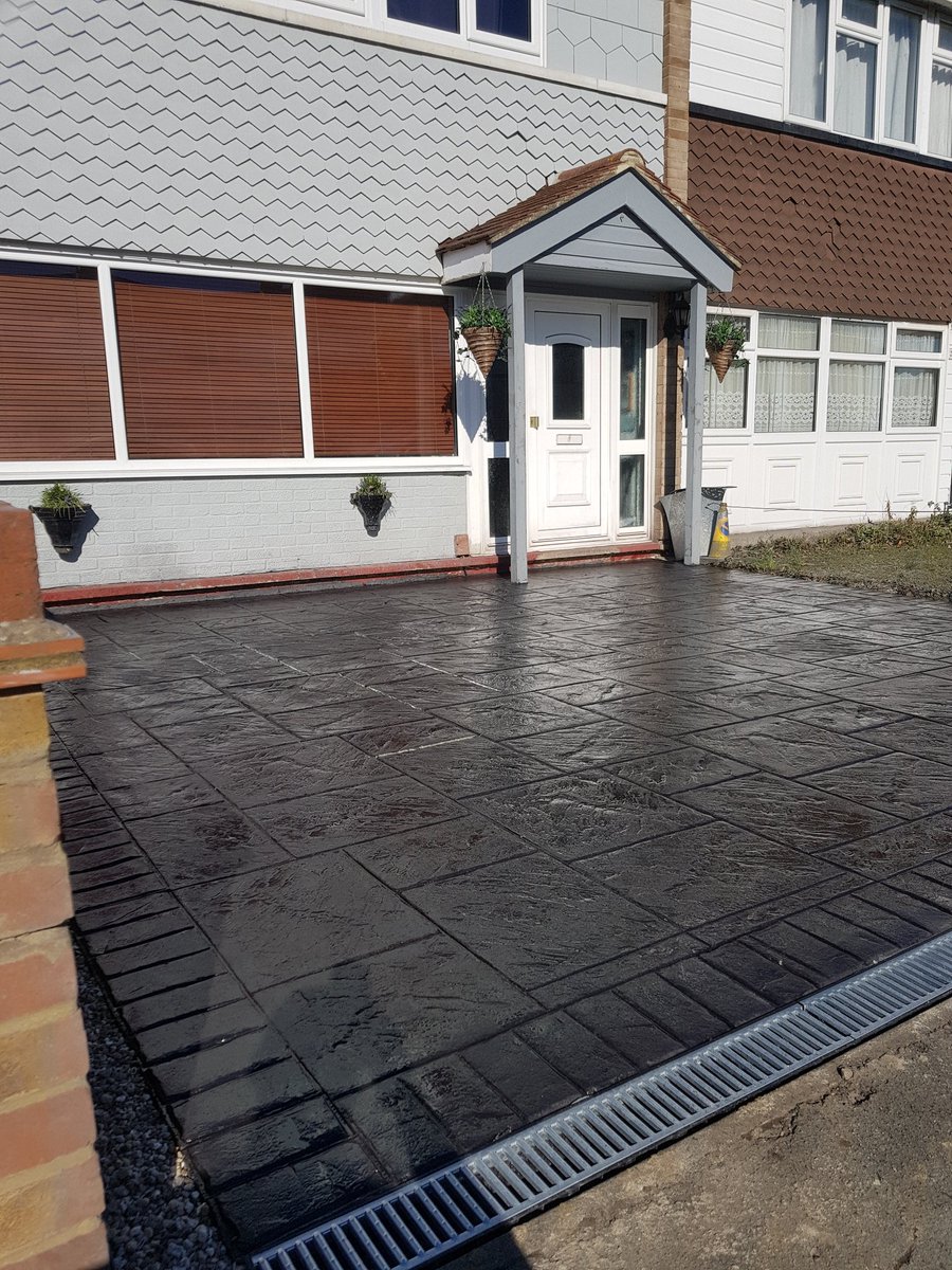 tommixdesign's tweet photo. #patternImprintedconcrete Slate blue Slab print transformation. #Drivewaysessex https://t.co/U8a3Ig8A3o
