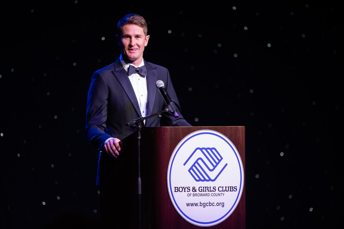 RaceRemote's tweet photo. Andretti Autosport #IndyCar driver Ryan Hunter-Reay honored with the National Automotive Racing Lifetime Achievement Award by Jay Leno at the 13th annual Boca Raton Concours d’ Elegance presented by Mercedes-Benz and AutoNation #IndyCar @FollowAndretti | #RaceRemote https://t.co/qvewWZJocX