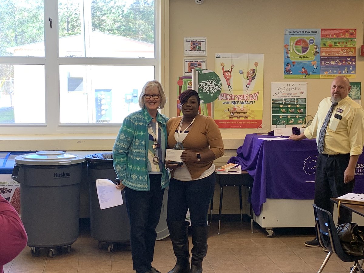 Mr_DLWilliams's tweet photo. Congrats to Ms. P. Clarke, the Royal Knight MS Teacher of the Year. #DoingTheWorkForPeople #DoingSomethingAmazing @RLOACS https://t.co/Wjwnj1C3zz