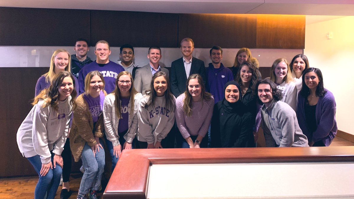 KStateAlumni's tweet photo. Charley and Kale enjoyed dinner and a social with some of our staff and our @KStateSAB. Learn more about these award winners at https://t.co/iYof9PIeG5. 
😼🏆
#KState #KStateAlumni #YoungAlumni https://t.co/JPsRiQKxVS