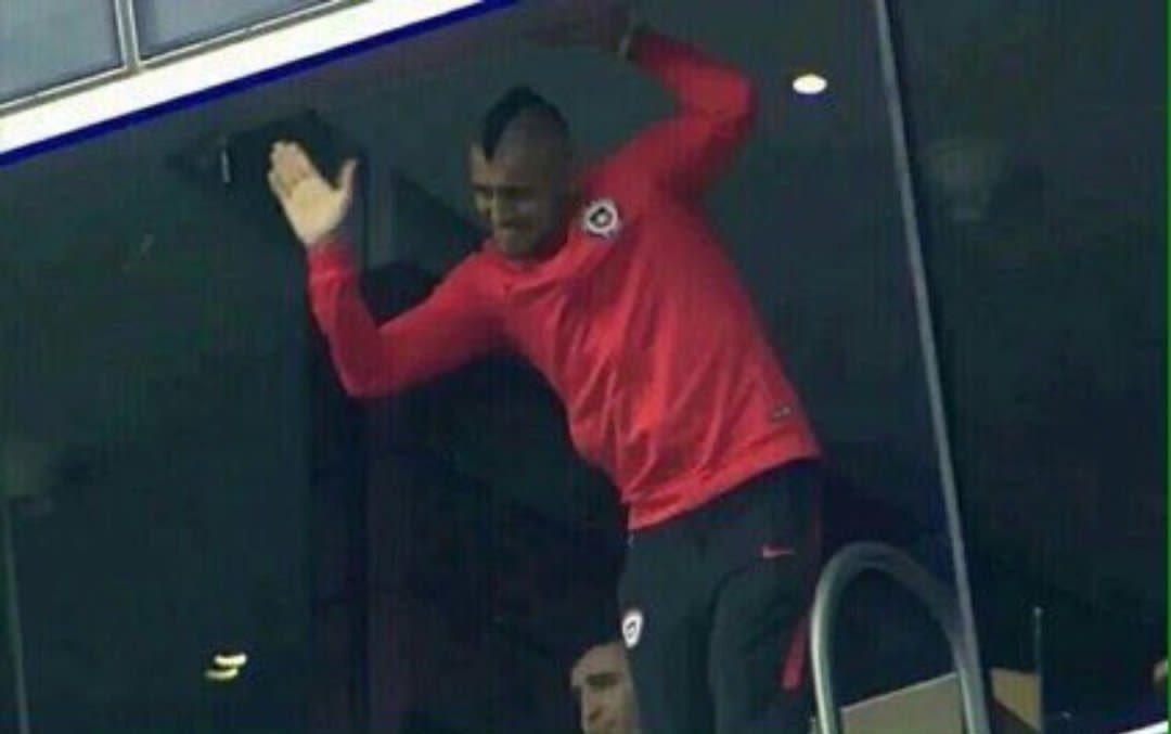 saikolovesfood's tweet photo. ¿QUÉ PASARA, QUE MISTERIO HABRÁ? PUEDE SER MI GRAN NOCHE. Y AL DESPERTAR YA MI VIDA SABRÁ ALGO QUE NO CONOCE.  #PartyChilensisFtViña2019 https://t.co/WeyzddkR5W