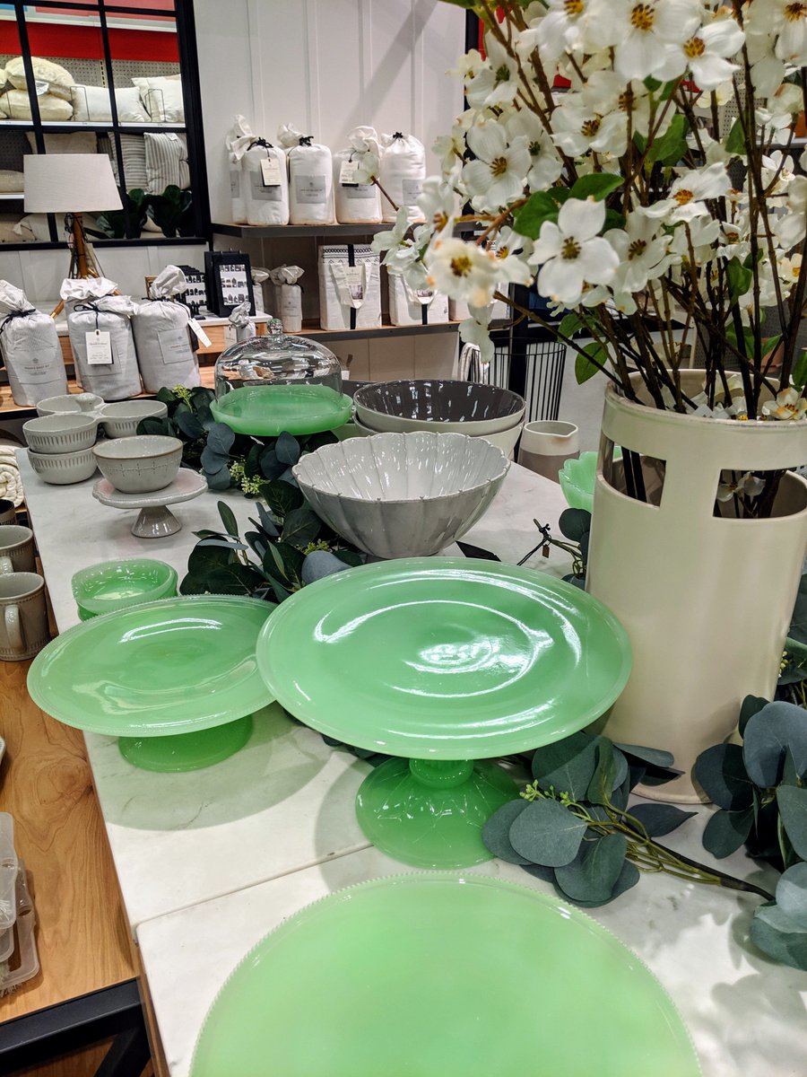 Teamed up with @VMLErica today to bring some spring goodies to Hearth &amp; Hand!