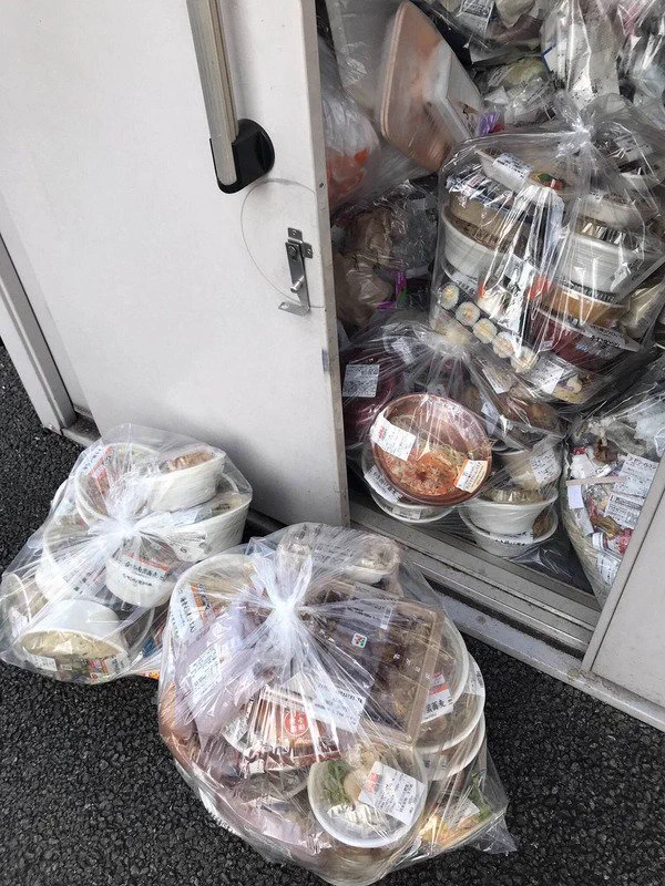 もったいなすぎる・・・コンビニの廃棄弁当の量がすごい・・・