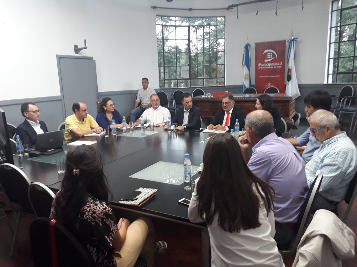 munissdejujuy's tweet photo. PROGRAMA DE CIUDADES RESILIENTES

El intendente #ChuliJorge se reunió con representantes del @BancoMundial para realizar un estudio en la cuenca del Río Chijra y así prevenir riesgos. https://t.co/iRnlMkdkM9