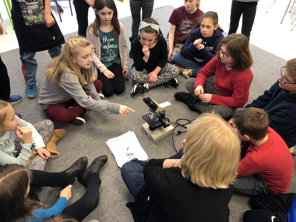 jessjeffries12's tweet image. When you are lucky enough to work with such talented colleagues #microscopedemo with Mrs. Couch @PackGW #STEAM #collaboration  #lovemyjob