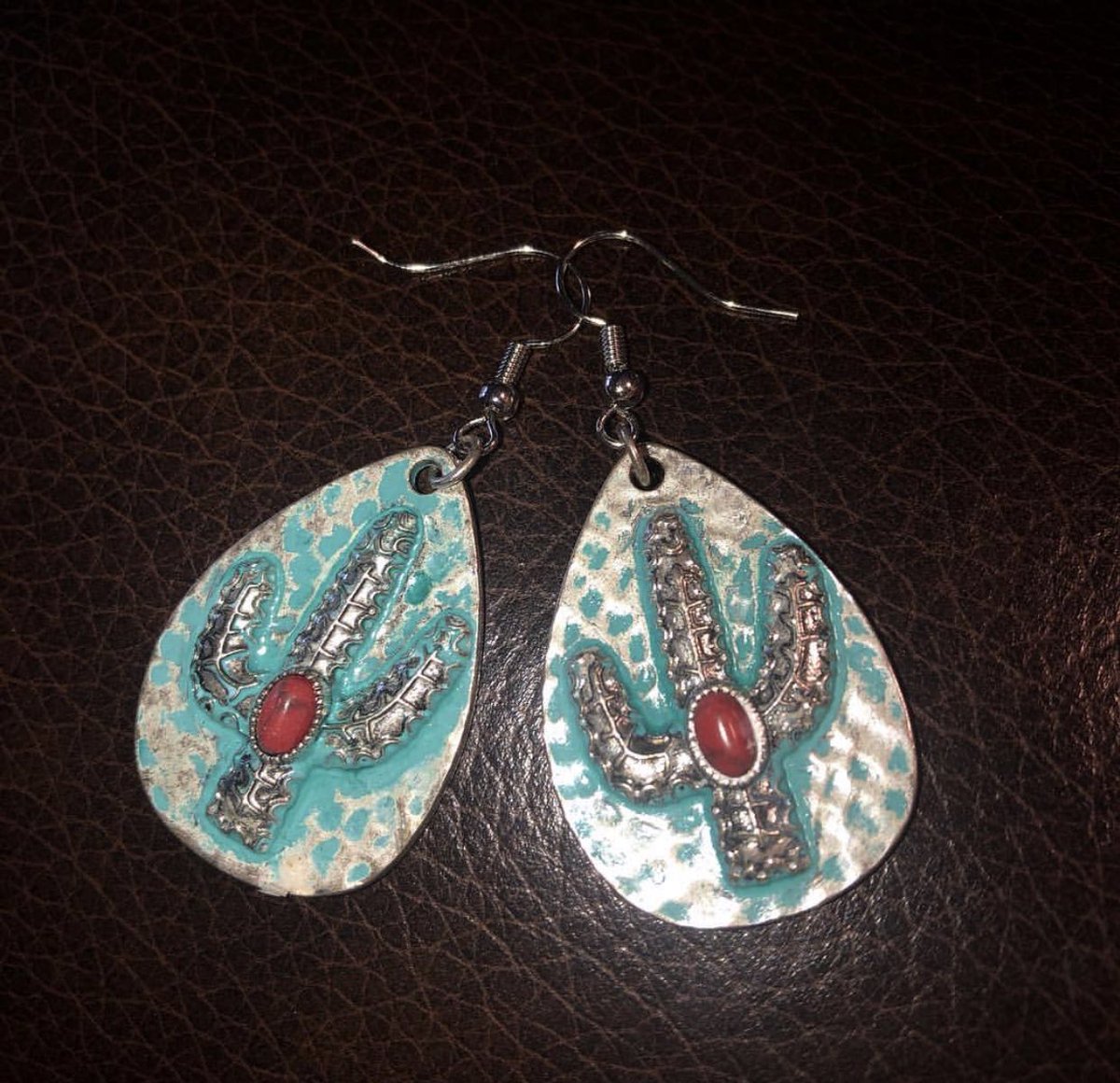 a_northern_gem's tweet photo. Cacti, red turquoise earrings
•
$10
#jewelry #cactusearrings #redturquoise #anortherngem https://t.co/wGT7OuIPaF