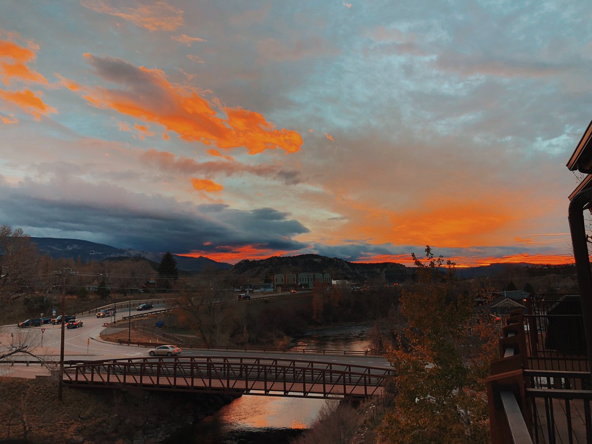 banditsnthieves's tweet photo. Sky On Fire 🔥 
#coloradliving https://t.co/nLFkZHk3wF