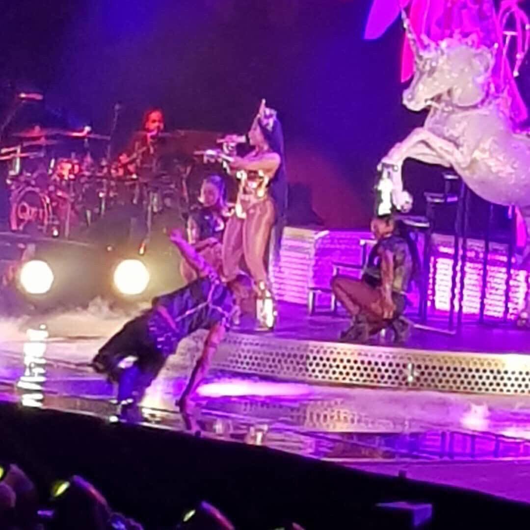 Winagainn's tweet image. INCHES ARE BACK!!!😍🦄💜 #NICKIWRLDTOUR