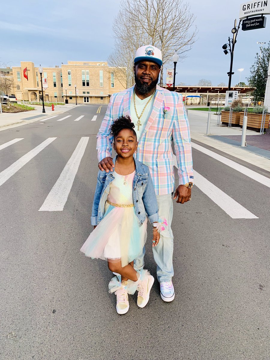iheardthat81's tweet photo. Father/Daughter Dance 2k19 💘💘!!! #meetthesanders #offguardsarethebest #greatestdadever #hisprincess #herking #thelegendandthelegacy #beautyandthebeast #herdaddystwin #daddysbaby #daddysgirl #girlsneedtheirdaddy #driptoohard #flyguy #flygirl #takenwithaniphone https://t.co/H3QLv9fdmQ