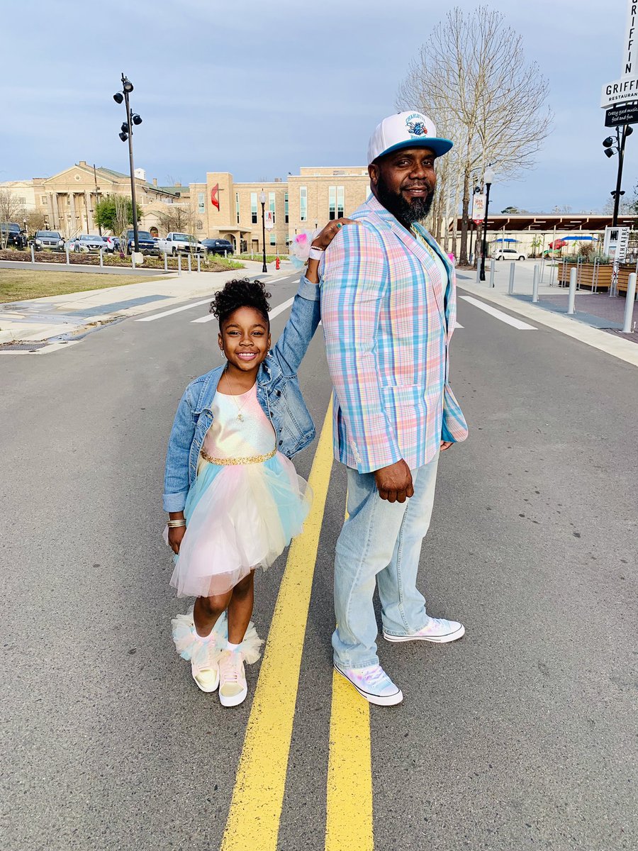 iheardthat81's tweet photo. Father/Daughter Dance 2k19 💘💘!!! #meetthesanders #offguardsarethebest #greatestdadever #hisprincess #herking #thelegendandthelegacy #beautyandthebeast #herdaddystwin #daddysbaby #daddysgirl #girlsneedtheirdaddy #driptoohard #flyguy #flygirl #takenwithaniphone https://t.co/H3QLv9fdmQ