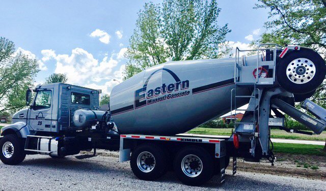 KimbleMfg's tweet image. MIXER MONDAY: CyKlone Mixer’s unique long and lean drum really stands out on this head-turning Eastern Missouri Concrete bridge mixer! #MixerMonday #CyKloneMixer #KimbleMixer