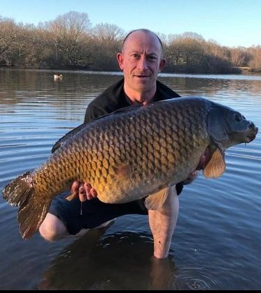 atomictackleuk's tweet image. We love hearing and seeing all your catch reports.

Here's Terry Hubert with over 44lbs of cracking common nailed and never coming off those size 4 Claws. #NoHype