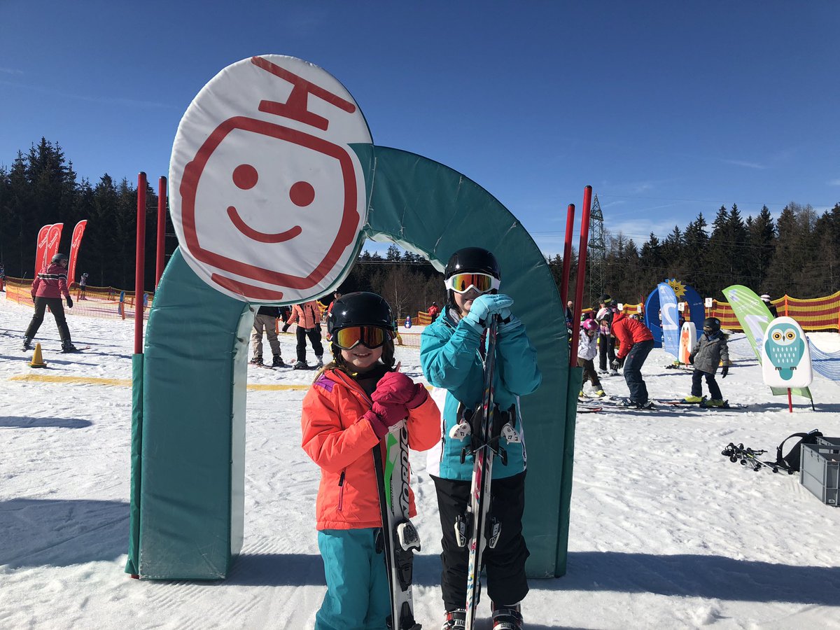 youneedtovisit's tweet photo. Austria is such a beautiful country - I can’t believe we have waited so long to go on a family ski holiday and more importantly ski in such stunning surroundings 🇦🇹 @InghamsSki @Austria_UK #tbin #trips100 https://t.co/UXDHWe0OF3