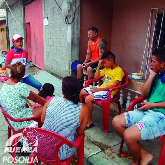 CS5Posorja's tweet photo. ¡Puerta a Puerta! Recorrimos los Barrios en San José #Posorja, seguidores de nuestro líder @MashiRafael desconocían que la #RevoluciónCiudadana ahora es #Lista5 #FuerzaCompromisoSocial. Visitamos cada hogar y conversamos con cada posorjeño sobre sus necesidades @pierinacorrea5 https://t.co/UHFtJlX9ei