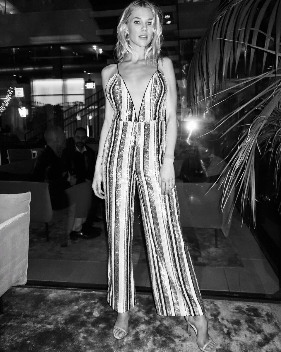 B_Maren's tweet photo. about last night with babetown @h_marks 💫 at the @REVOLVE oscars viewing party // 📸 @derekkettela
.
.
#revolve #oscars #springplace #itsnbd #sequins #modellife #oscarsparty #blackandwhite #revolvearoundtheworld #jumpsuit #lanights https://t.co/1Qvg4F2oM8