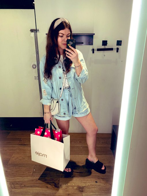 Forgot about Twitter- enjoying Miami https://t.co/F8XsBaXRb7<a href="/tag/femdom"class="tags"><span>#femdom</span></a><a href="/tag/cleavage"class="tags"><span>#cleavage</span></a><a href="/tag/sissy"class="tags"><span>#sissy</span></a><a href="/tag/wanker"class="tags"><span>#wanker</span></a>