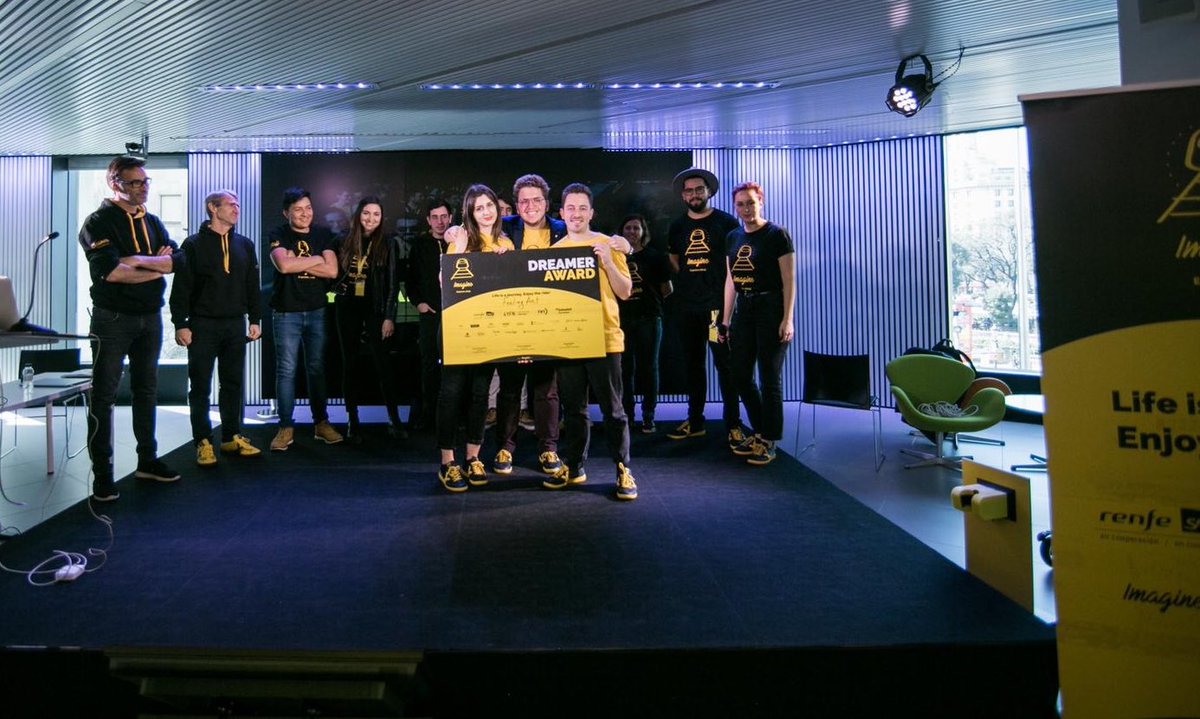 jesicabh's tweet photo. Primero fue a #DreamBigTenerife, continuó con su proyecto en #ImagineINAtlantic y hoy ha podido presentar #FeelingArt, para reinventar y acercar la #cultura al usuario. Enhorabuena @Rubencio_8 @imaginecc #Express2019 @4YFN_MWC #4YFN19 https://t.co/YzmP0yLFnF