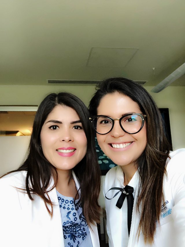 Lunes por la mañana #selfie con mi amiga @draminehuerta.gine gracias por la confianza. Feliz de apoyar a tu paciente a realizar extracción manual de calostro para su RN ❤️ #prolactancia #kangaroomethod #birthnaturally #lactanciamaternagdl #dragennylopez #amamantar #Jalisco #gdL