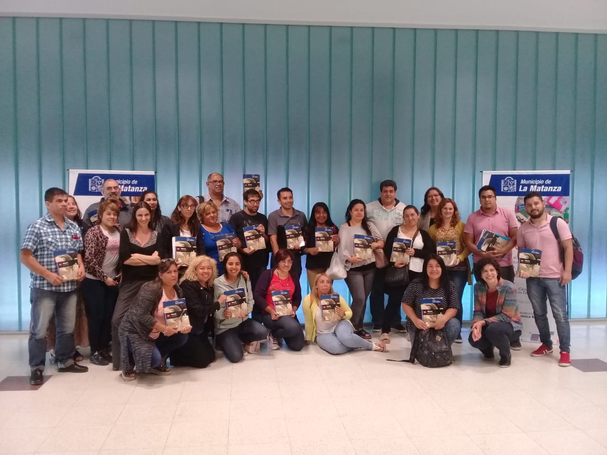 EducacionCyT's tweet photo. Hoy comenzamos la segunda semana de la #capacitacióndocente2019 del programa municipal #AlaEscuelaMejorconLibros 📚, con talleres de Prácticas del Lenguaje, Ciencias Sociales, Geografía e Historia.
👉 Pensando en el futuro, trabajamos por la educación. 
@magariovero https://t.co/sdmYGhiin0